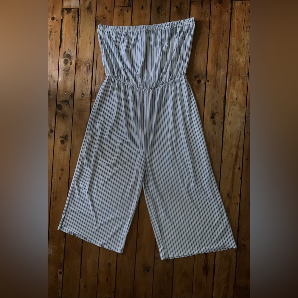 Woman’s Strapless Ardene Jumpsuit